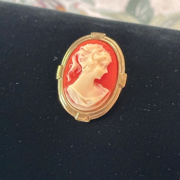 Vintage Mid-Century Modern Lucite Cameo Brooch/Pin Art Deco Design MCM 60's - Picture 7 of 11